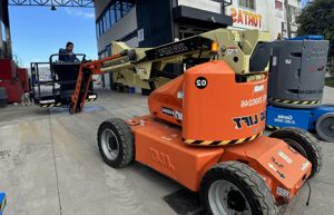 Renta de gruas y plataformas articuladas en Querétaro